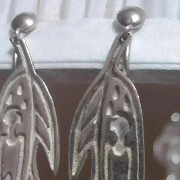 Vintage 1950's Clip-On Earrings 🥰 - Picture 8 of 9